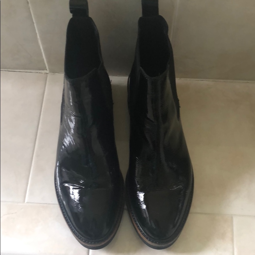 Short patent leather boot